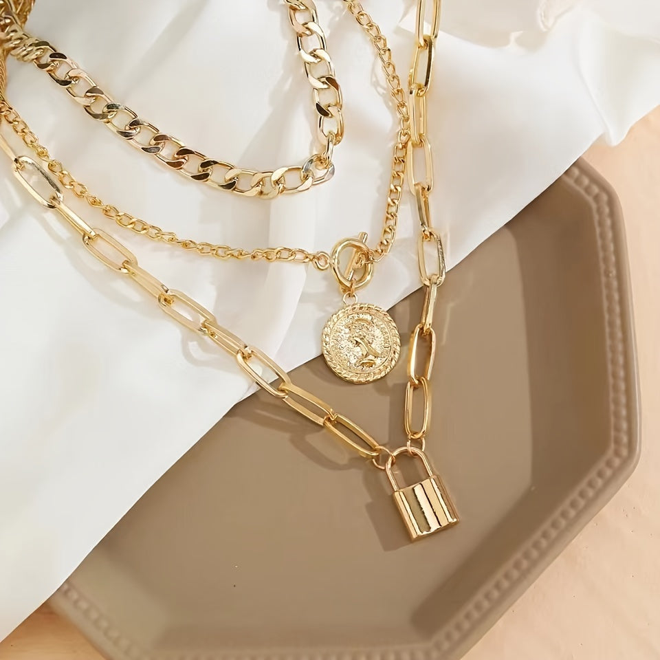 Averia | Women's Vintage Necklace Set with Pendant | Gold