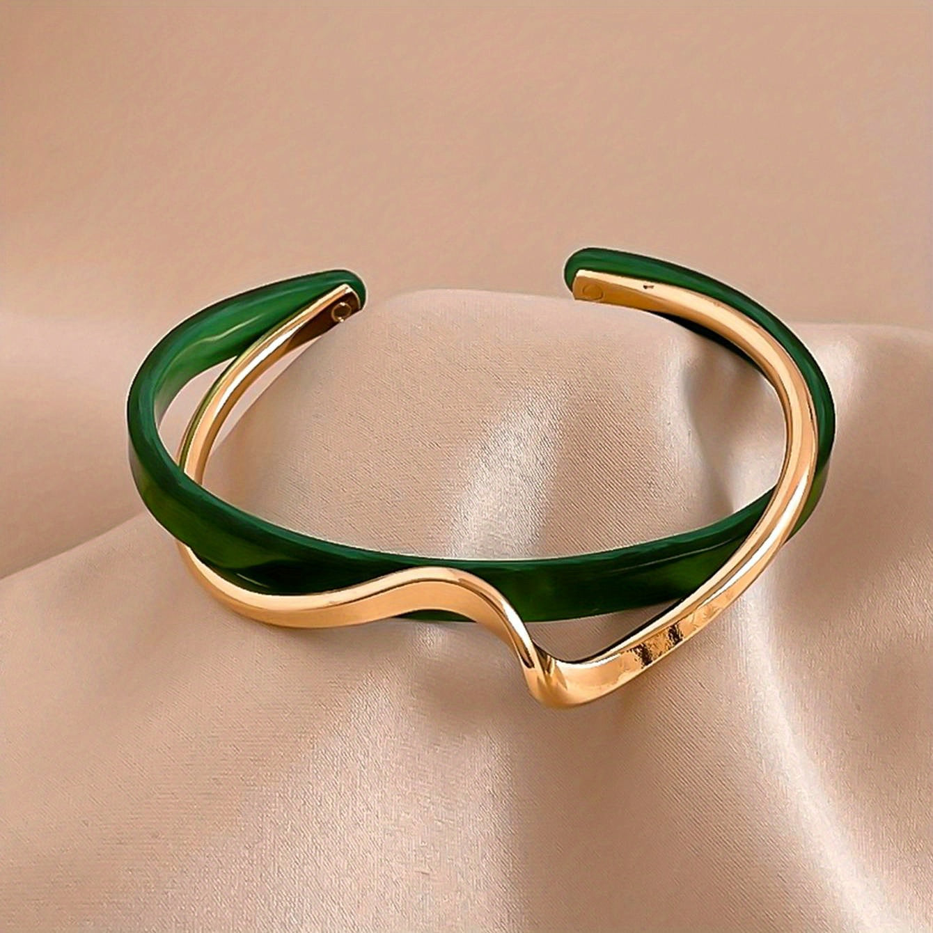 Alenya | Women's minimalist wavy bracelet | White