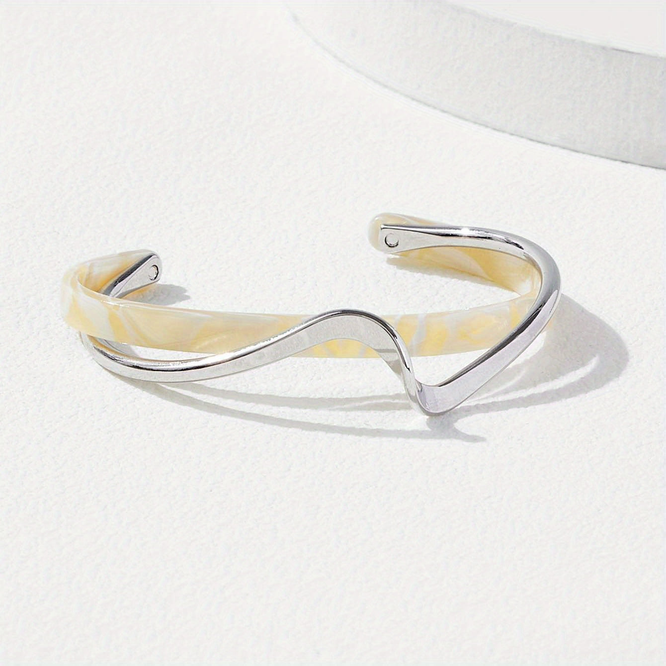 Alenya | Women's minimalist wavy bracelet | White