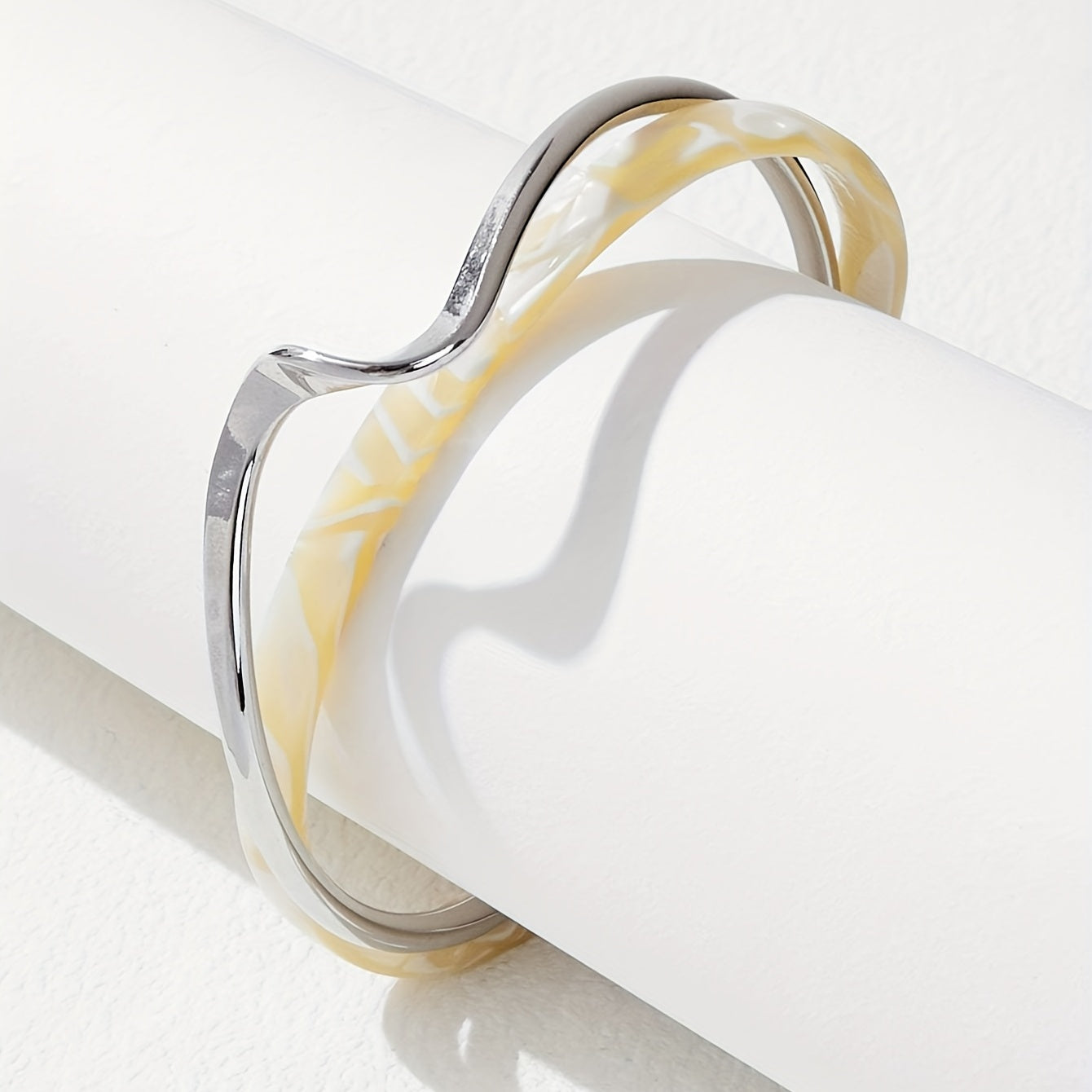 Alenya | Women's minimalist wavy bracelet | White