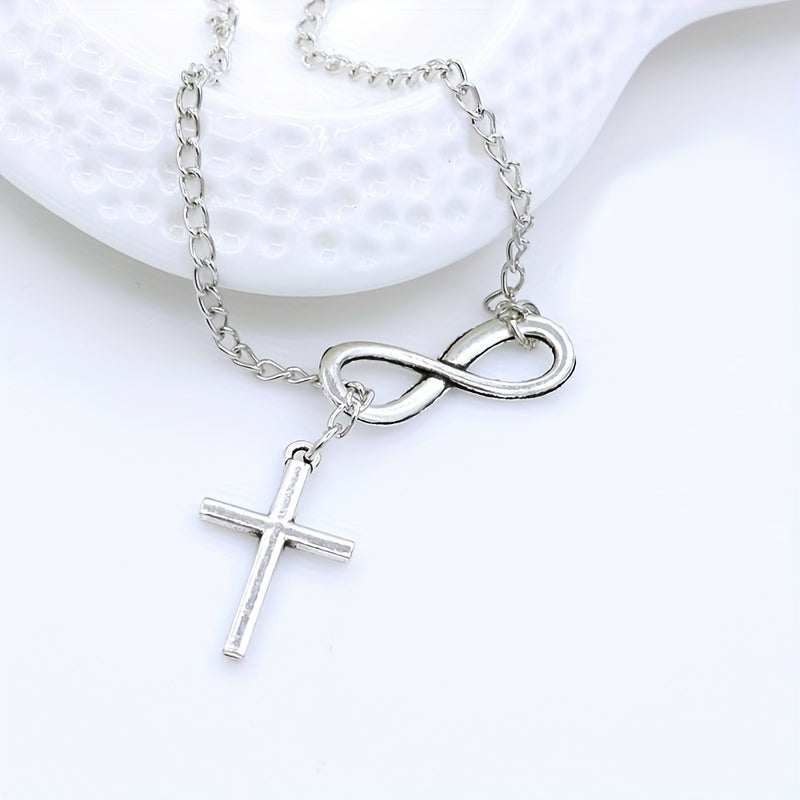 Yvara | Women's minimalist short necklace with lucky figure 8 | Gold