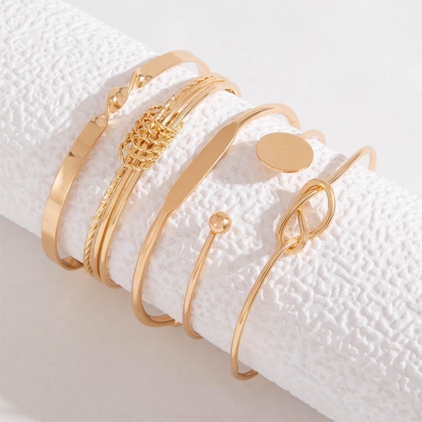 Amelise | Women's minimalist bracelet set with shiny geometry | Gold