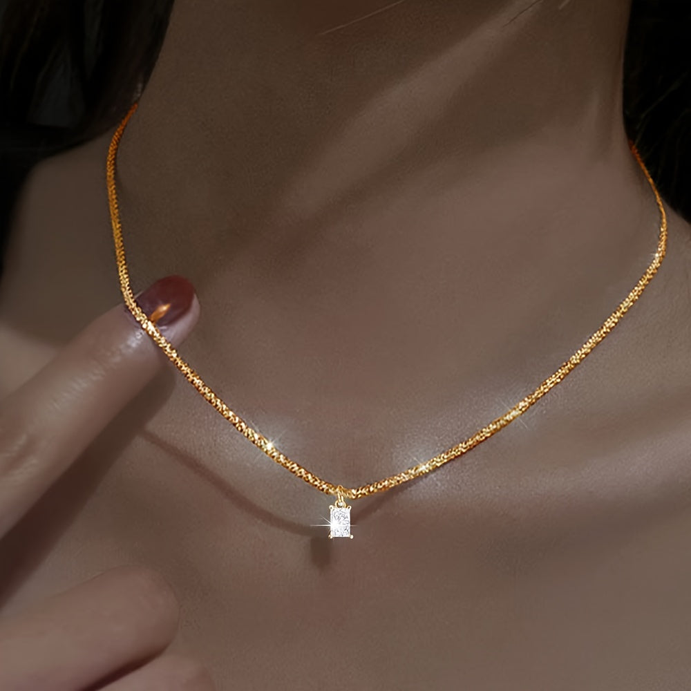 Zerelina | Women's elegant necklace with square cross pendant | Gold