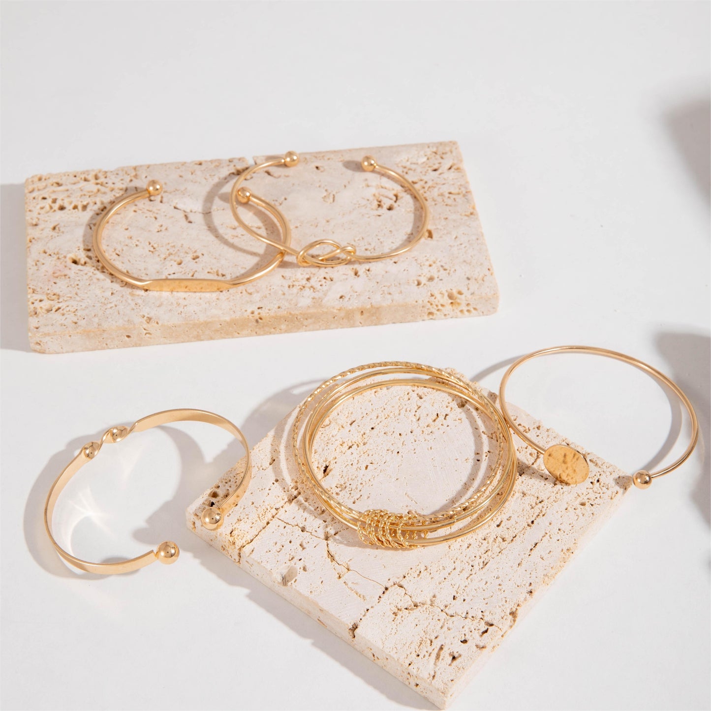 Amelise | Women's minimalist bracelet set with shiny geometry | Gold