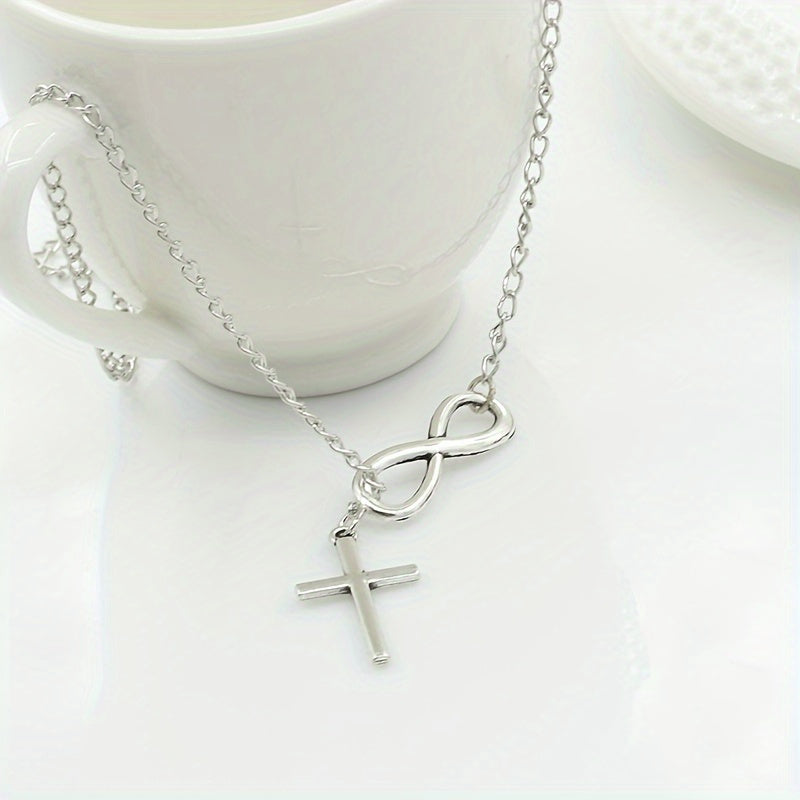 Yvara | Women's minimalist short necklace with lucky figure 8 | Gold