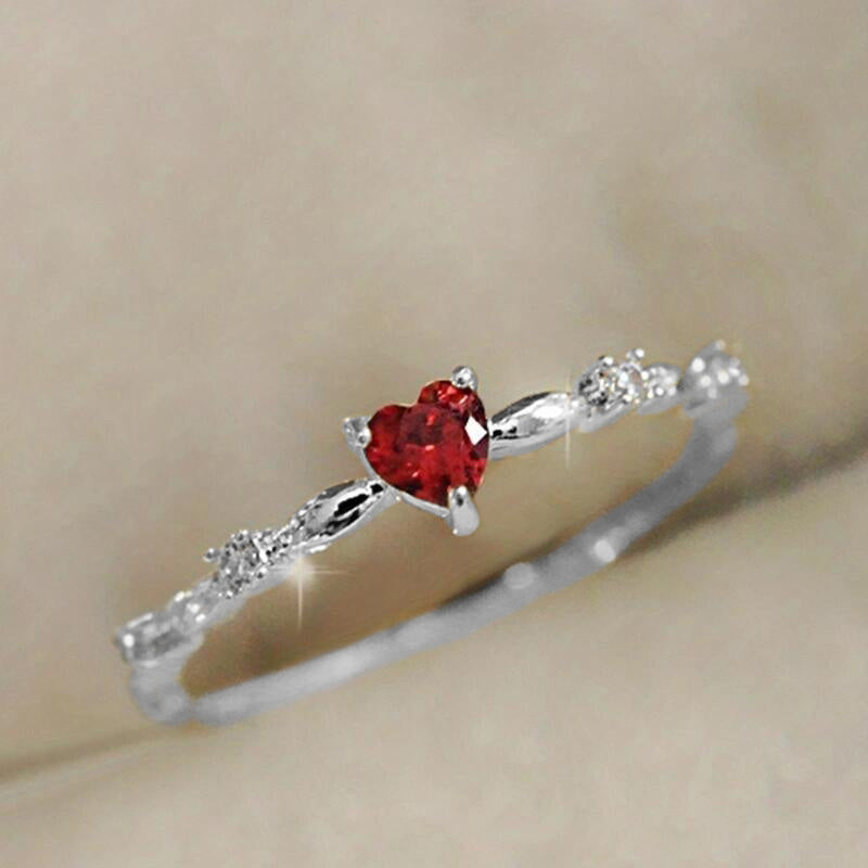 Amorelia | Women's romantic engagement ring with heart-shaped stone | Gold