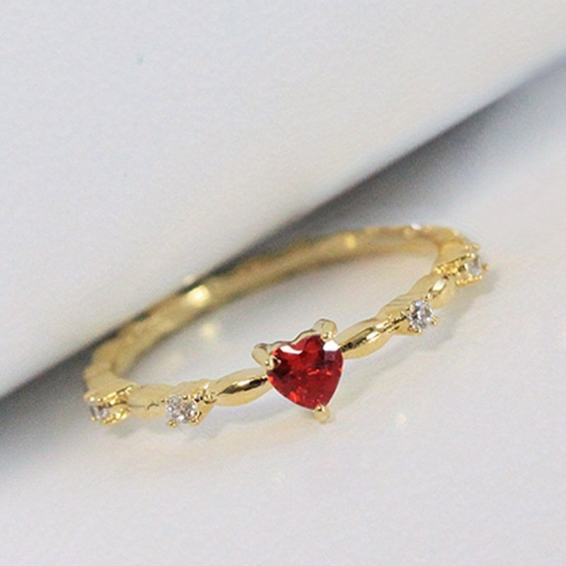 Amorelia | Women's romantic engagement ring with heart-shaped stone | Gold