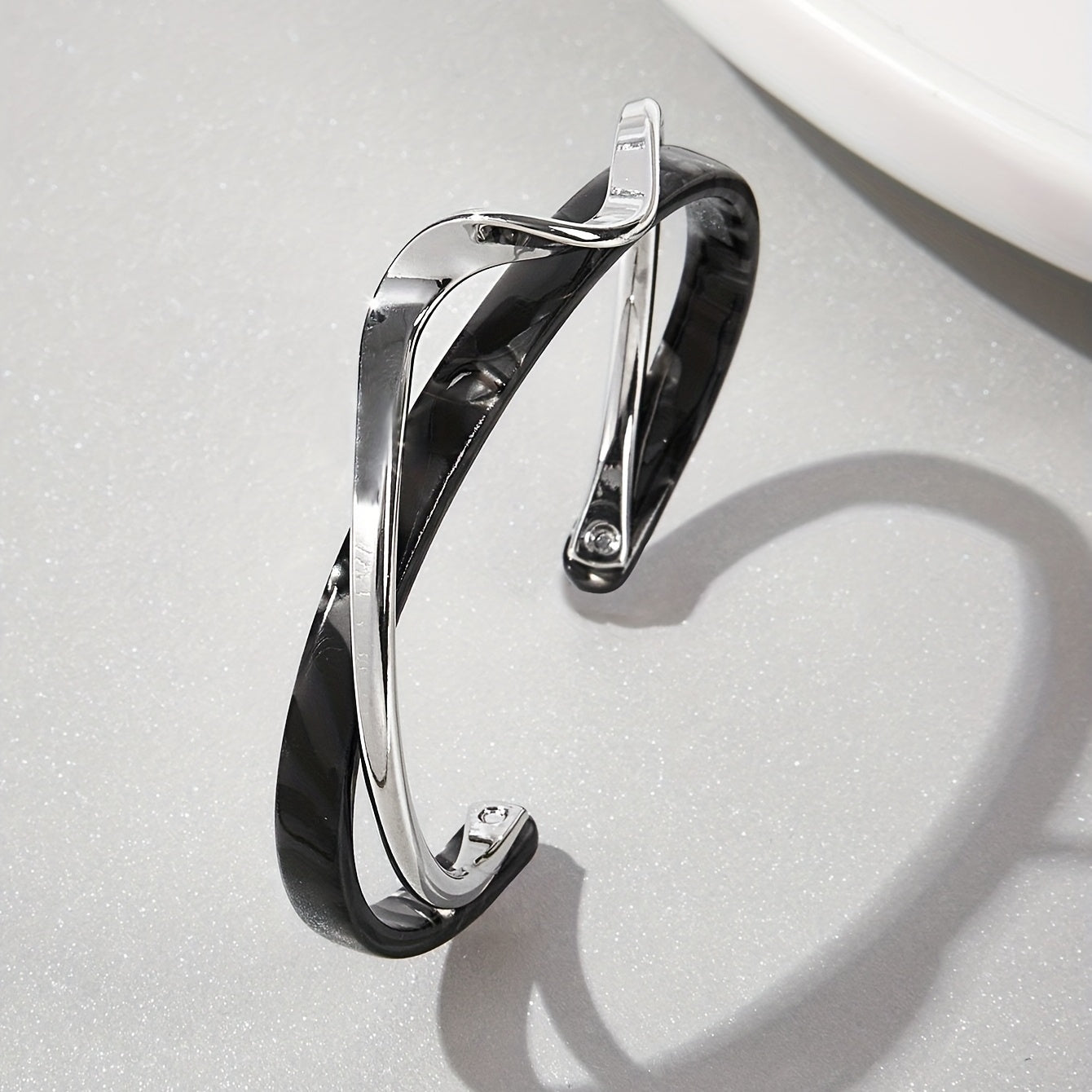 Alenya | Women's minimalist wavy bracelet | White