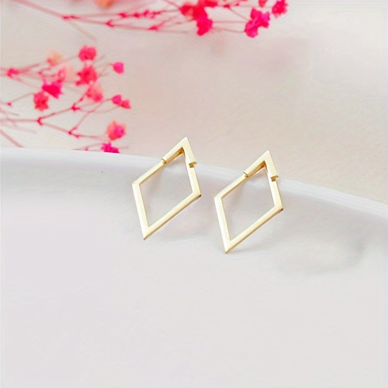 Yalina | Women's Elegant Cut Out Stud Earrings | Gold Yellow