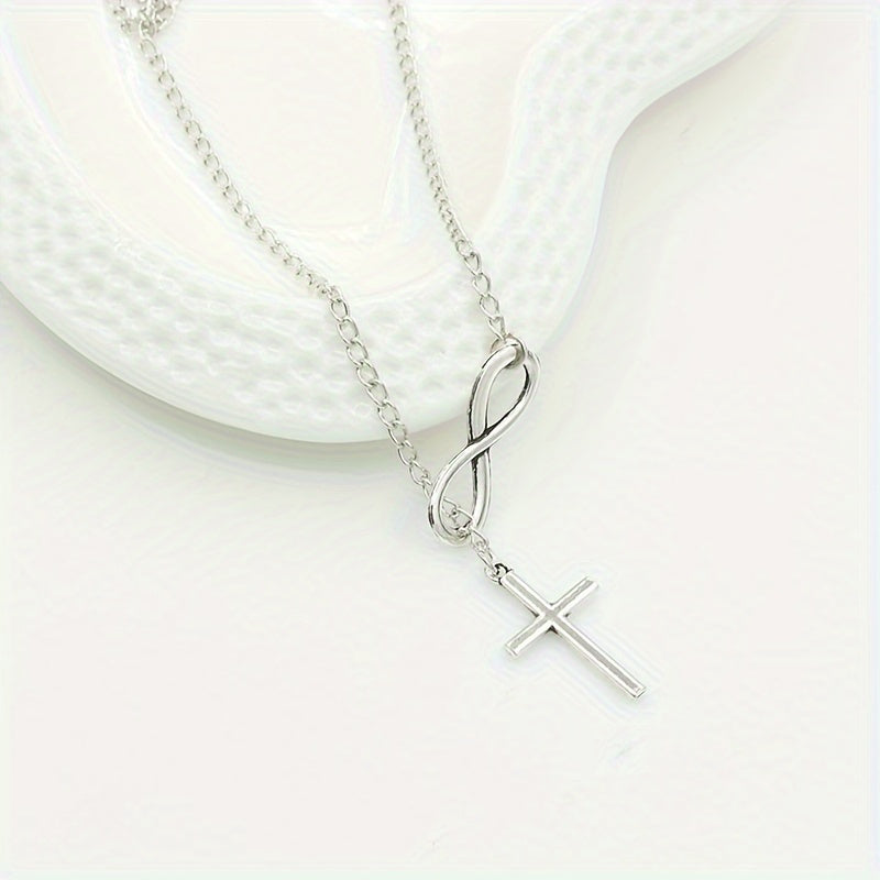 Yvara | Women's minimalist short necklace with lucky figure 8 | Gold