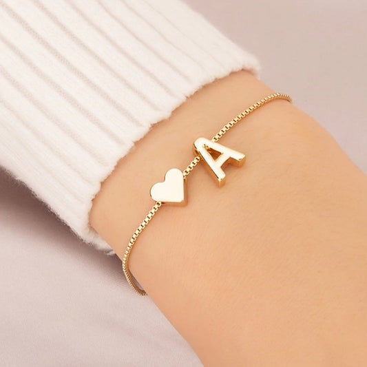 Liora | Women's minimalist heart bracelet with letter beads | Gold