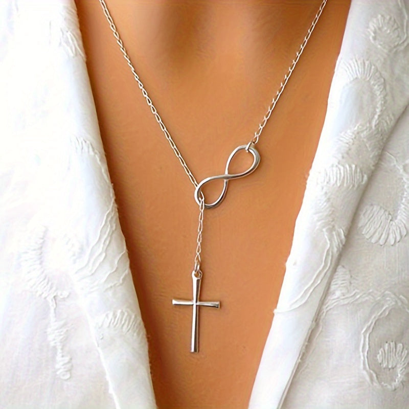 Yvara | Women's minimalist short necklace with lucky figure 8 | Gold
