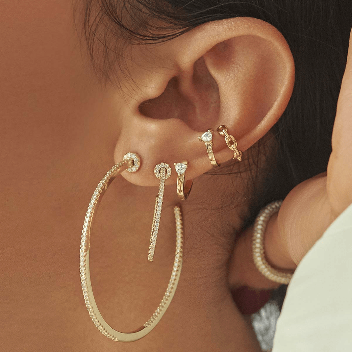 Charlotte - round earrings for modern women