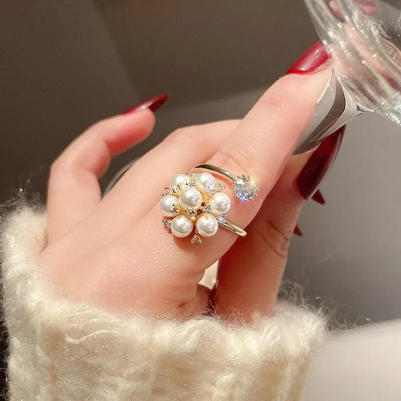 Adjustable sweet ring with pearls
