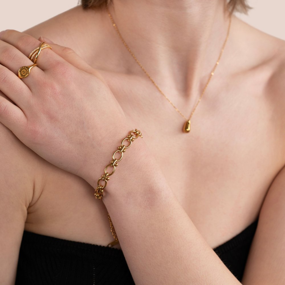 LuxeGlow | bracelet stylish timeless