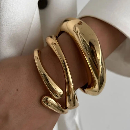 Ravien | Geometric cuff bracelet with vintage flair | Silver