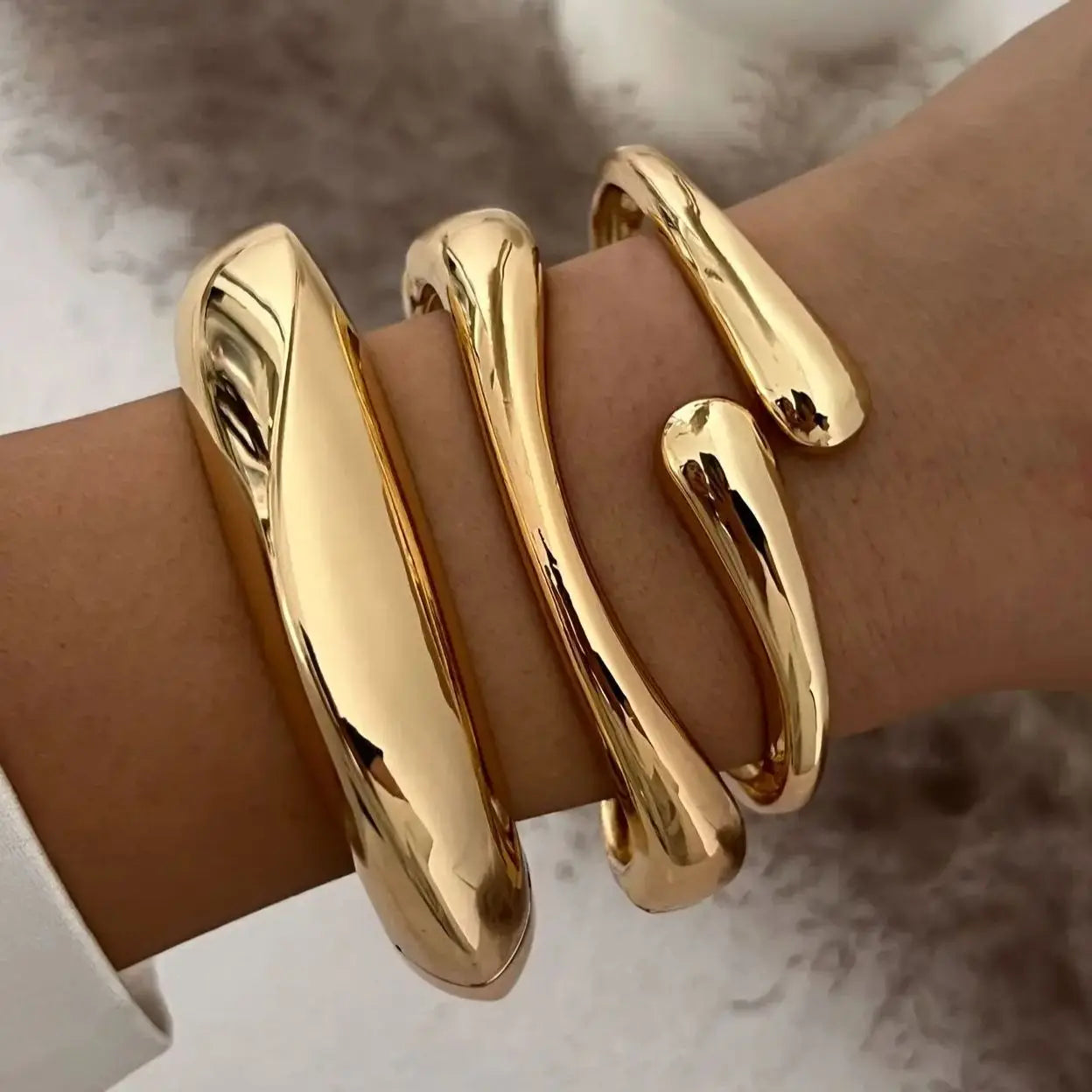 Ravien | Geometric cuff bracelet with vintage flair | Silver
