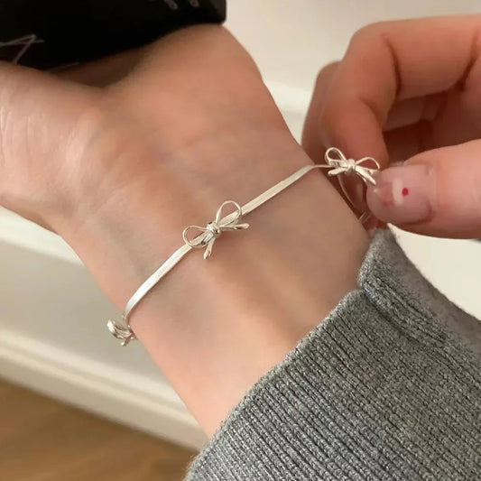 Miralyn | Women's bracelet with bow detail and elegant shine | Silver