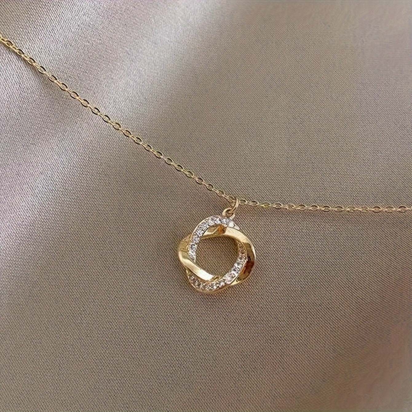 Elveria | Women's elegant pendant necklace with diamond look | Gold yellow