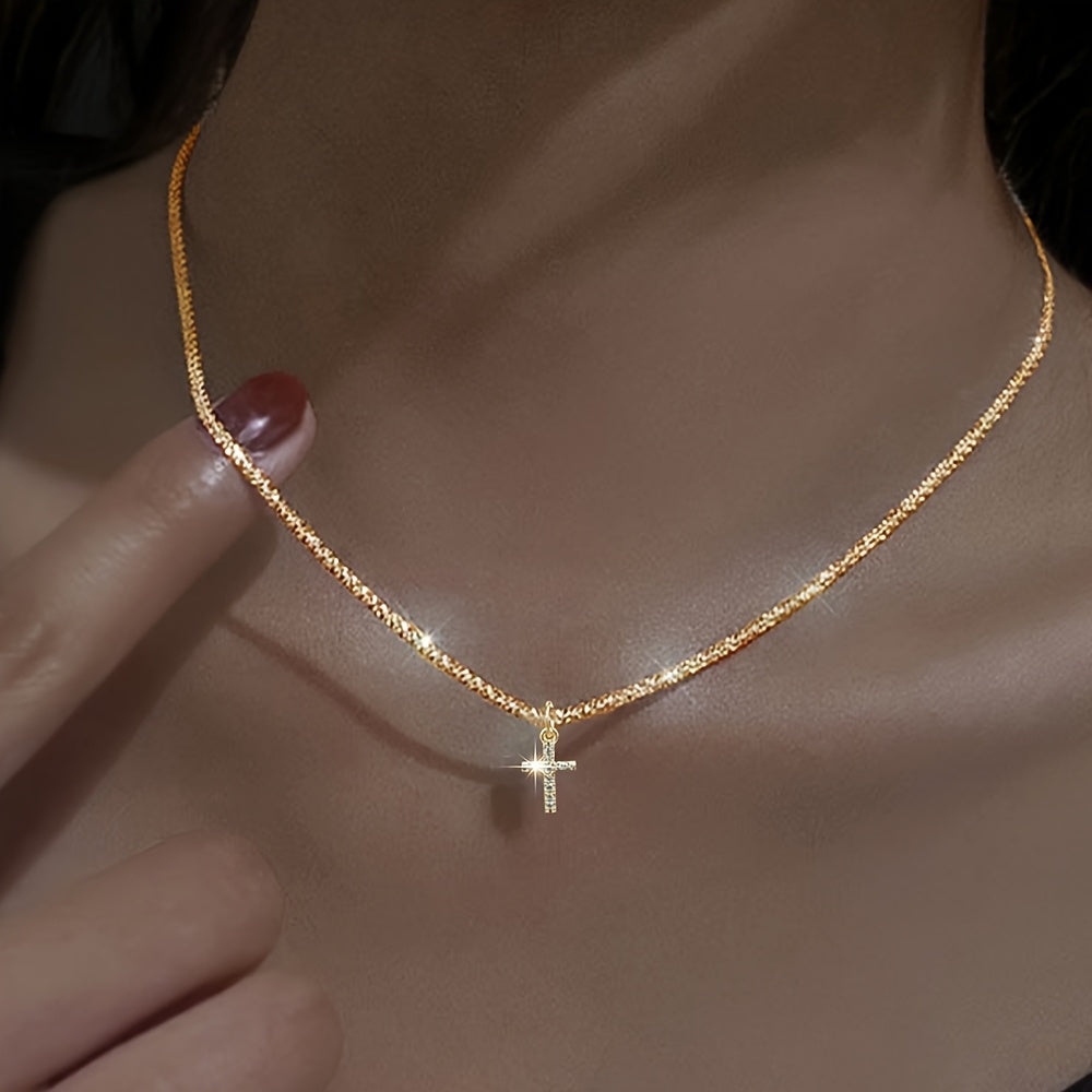 Zerelina | Women's elegant necklace with square cross pendant | Gold