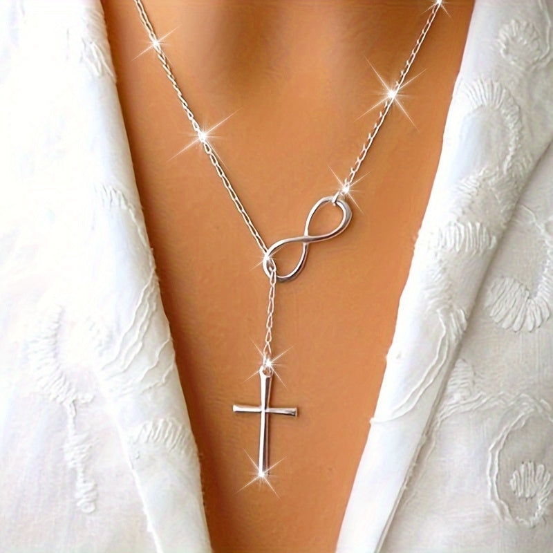 Yvara | Women's minimalist short necklace with lucky figure 8 | Gold