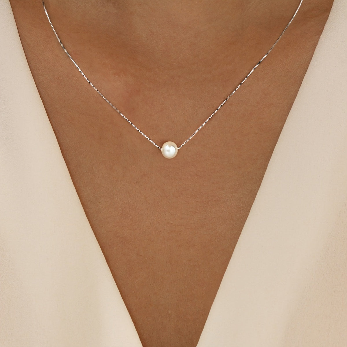 Solena | Women's pearl necklace with minimalist design | Silver