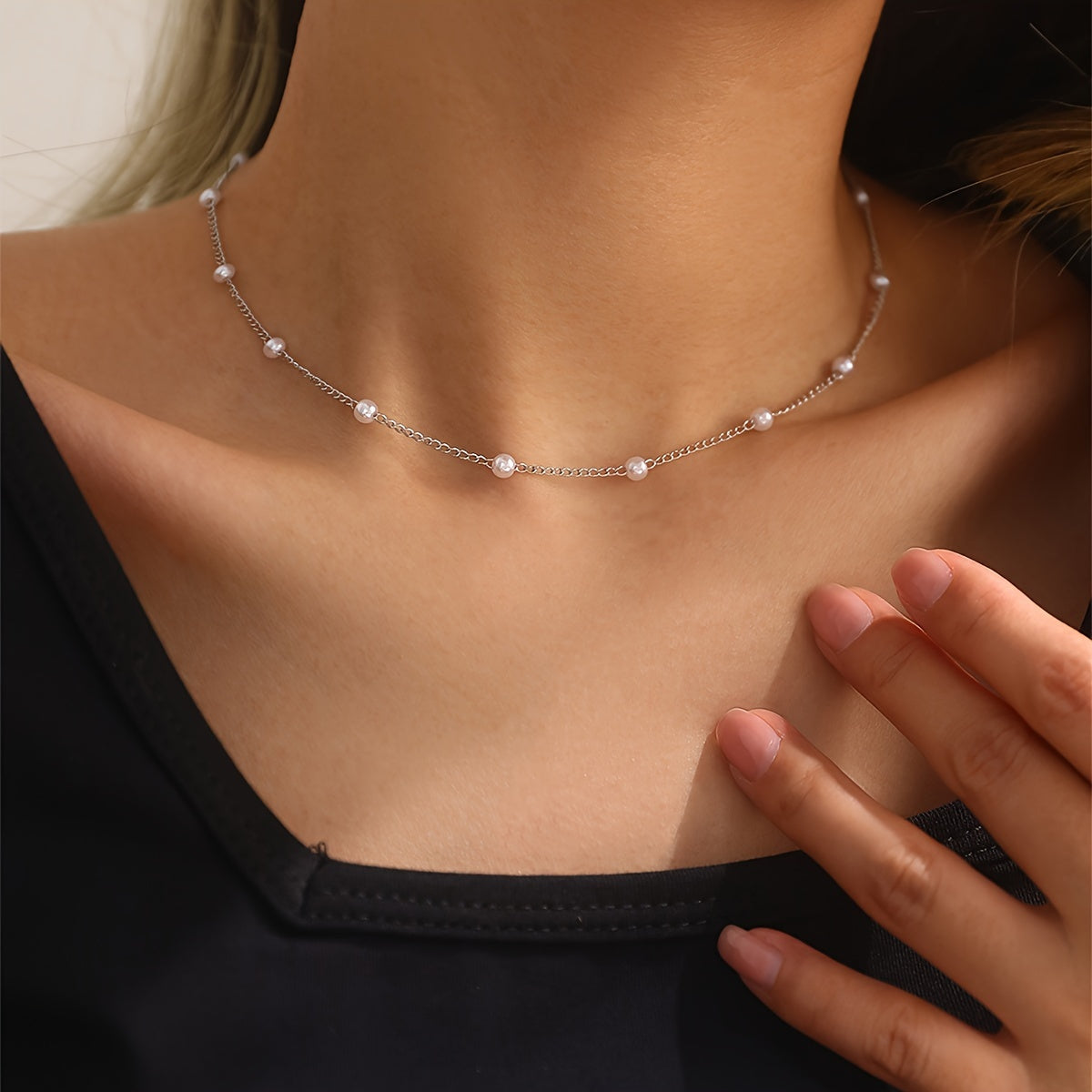 Solynia | Women's Short Pearl Necklace with Choker Detail | Gold