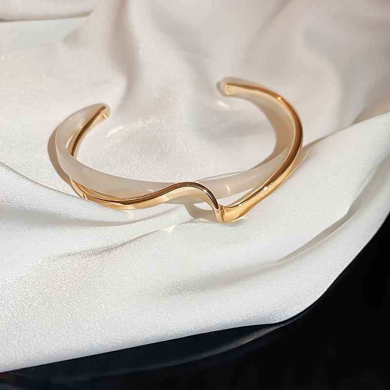 Alenya | Women's minimalist wavy bracelet | White