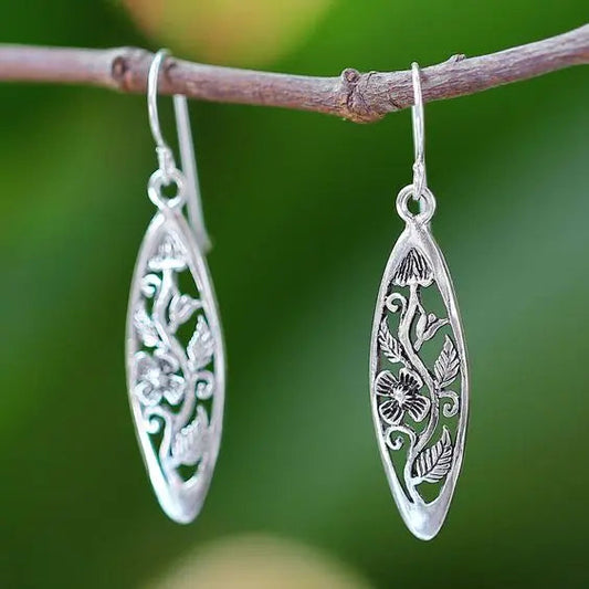 Hollow dangling vintage earrings